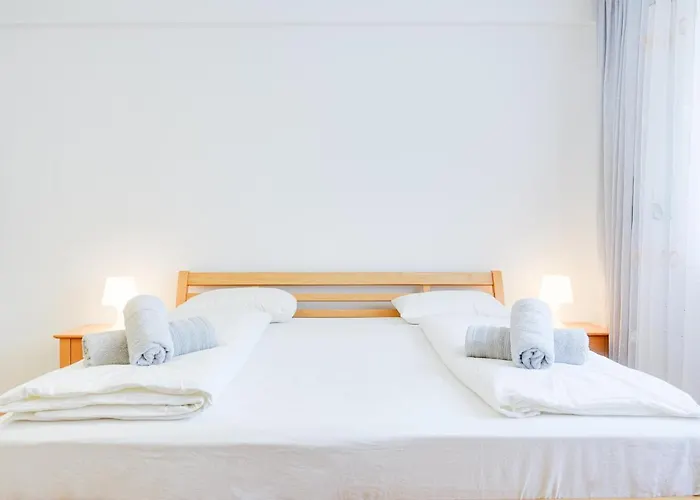 By Mo